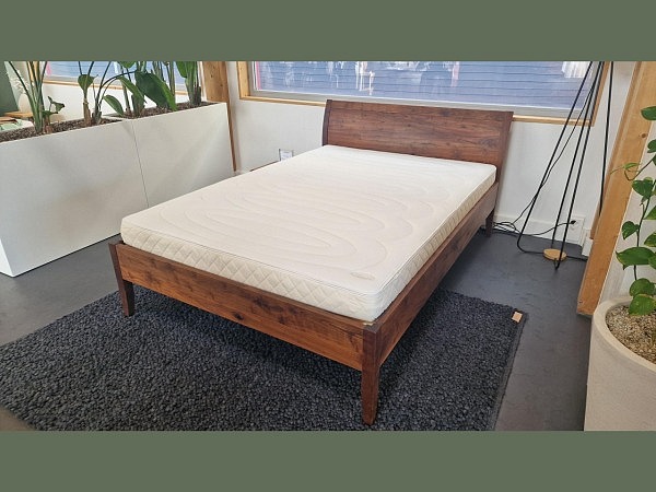 Bett „Kala“ – Einzelstück aus Ausstellung (Grenchen)